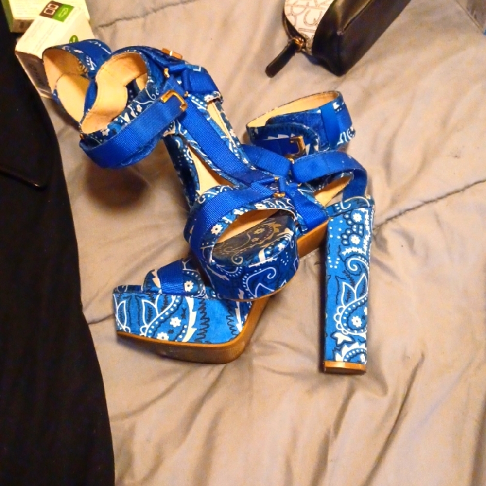Blue bandana heels